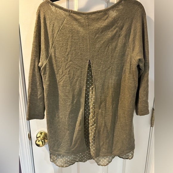 NEW York & Company Split Back top - Picture 3 of 4